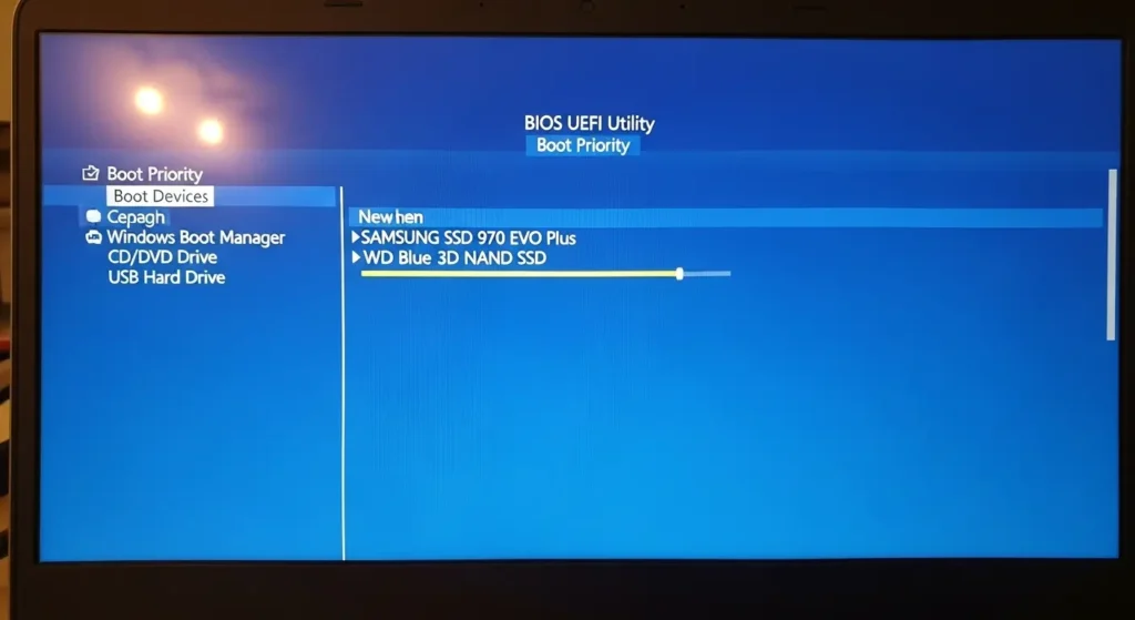 BIOS設定画面で起動順位の1番目をSSDに設定している様子