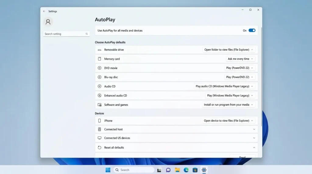 設定アプリのアプリアイコンから自動再生メニューを開きDVDムービーの動作にVLCメディアプレイヤーを選択する操作